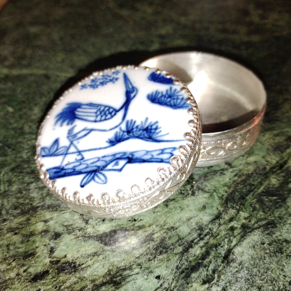 Vintage, Limages-style, Silver-Plated, unmarked Trinket or pill box, collectible